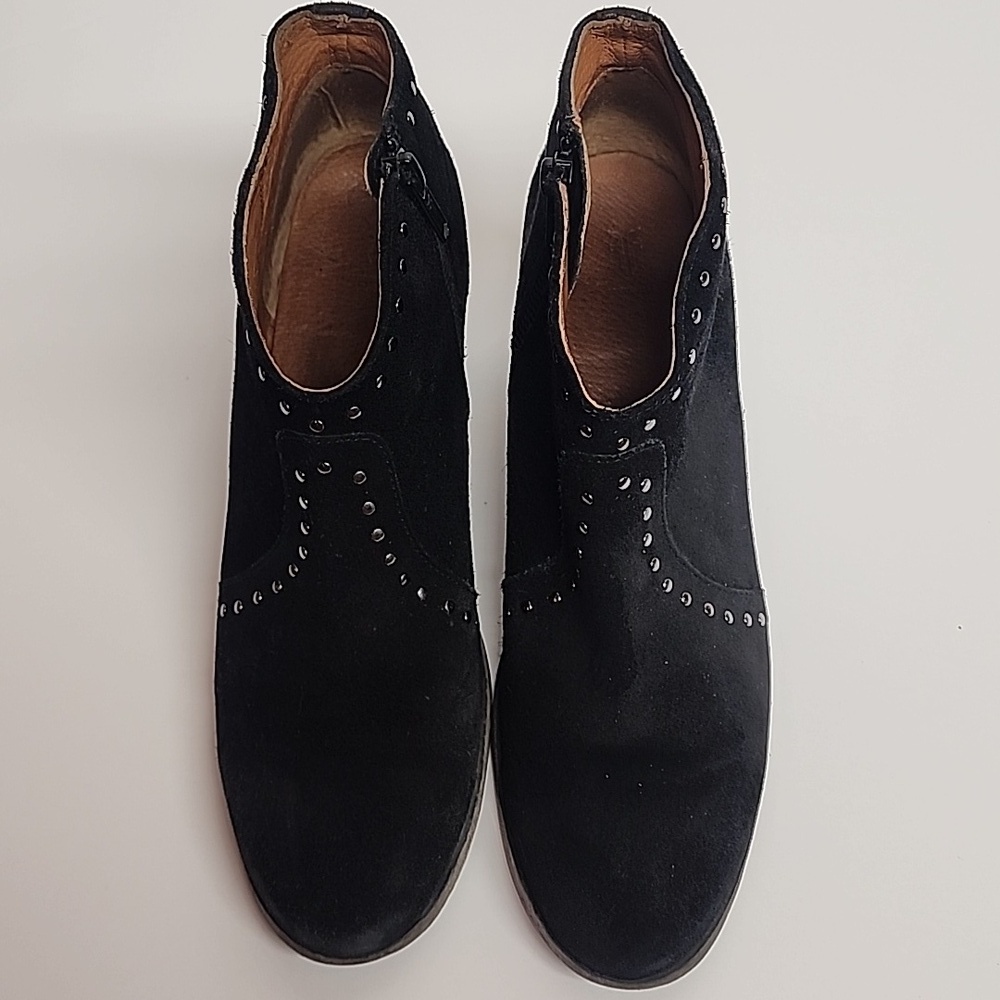 FRYE Nora black ankle boots with studded detail 2 3/4 chunky heel sz 8B Western - Picture 2 of 12